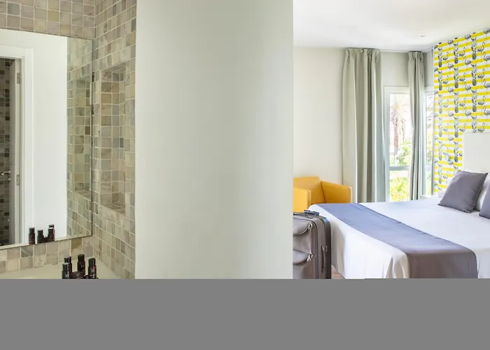 Flamingo Mate Hotel 4*